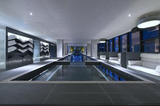 sheraton-melbourne-pool